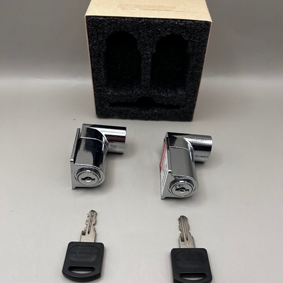 Delta Lock - Peg display security locks (2) NIB - Picture 1 of 6
